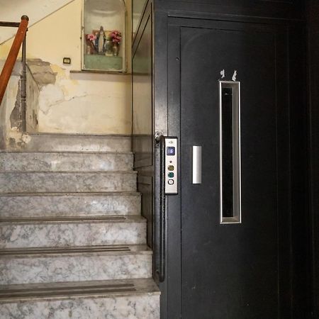 Apartment With Sea View With 2 Lifts Above Montesanto! Наполи Екстериор снимка