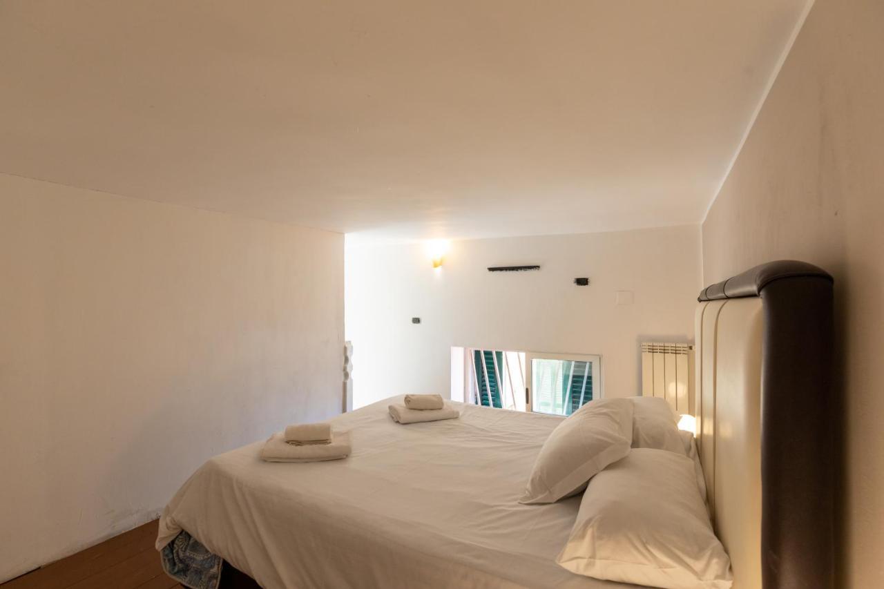 Apartment With Sea View With 2 Lifts Above Montesanto! Наполи Екстериор снимка