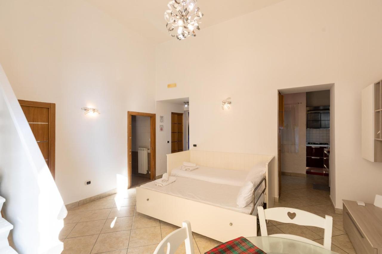Apartment With Sea View With 2 Lifts Above Montesanto! Наполи Екстериор снимка