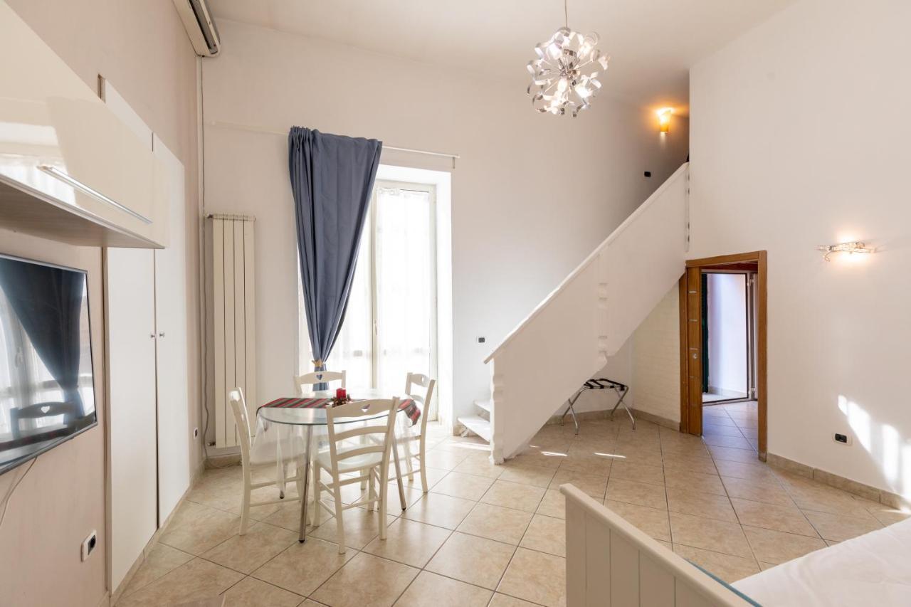 Apartment With Sea View With 2 Lifts Above Montesanto! Наполи Екстериор снимка